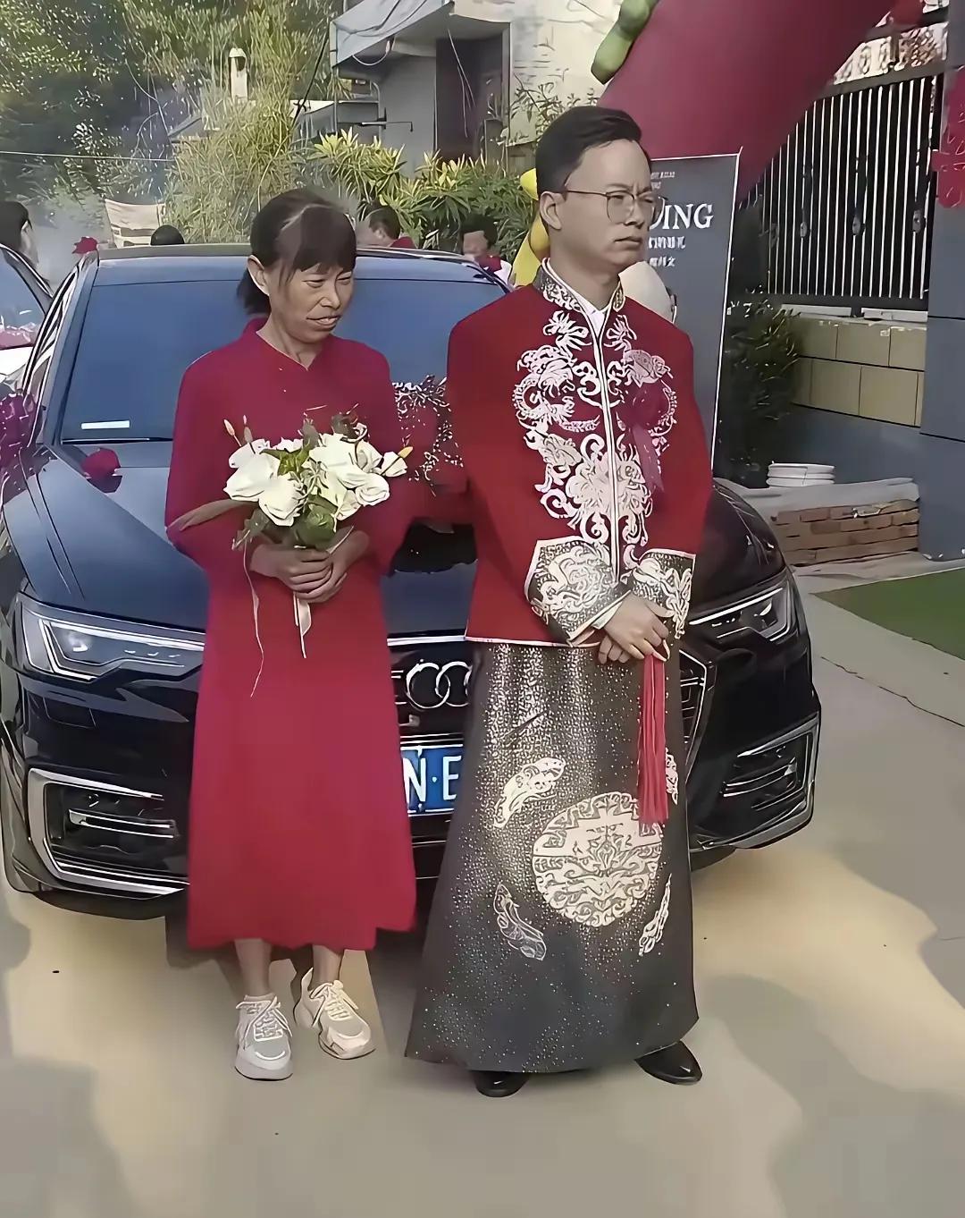 是什么原因让新郎心甘情愿的来结婚的？？？[呲牙笑][呲牙笑][呲牙笑]