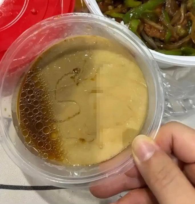 前几天刷手机，看到个让人心里发凉的新闻：杭州一个姑娘点了个11.8元的外卖，结果