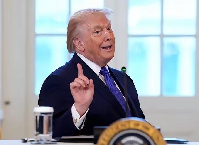 别再被台当局忽悠了！特朗普刚改的军售规则，直接把台湾的“靠山梦”敲碎，200亿军