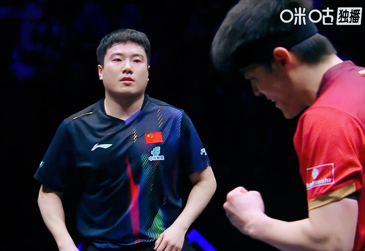 梁靖崑为什么在先赢2局的情况下，连输3局？其实他是有伤在身！和向鹏的那一场
