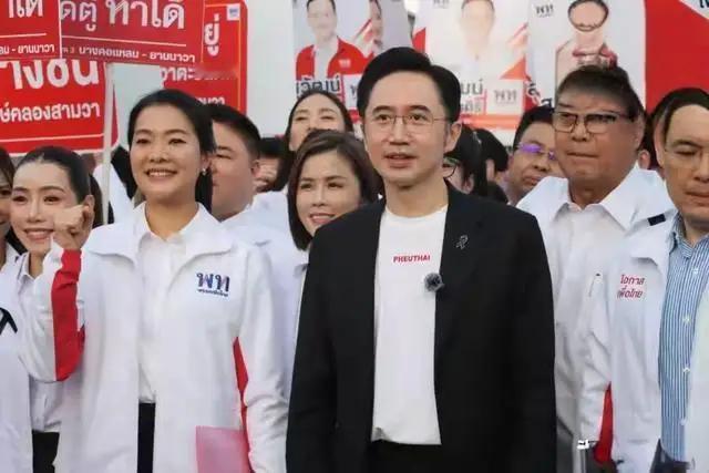 泰国民调爆震！佩通坦表哥逆袭登顶，阿努廷暴跌泰国2月8日大选倒计时，最新民