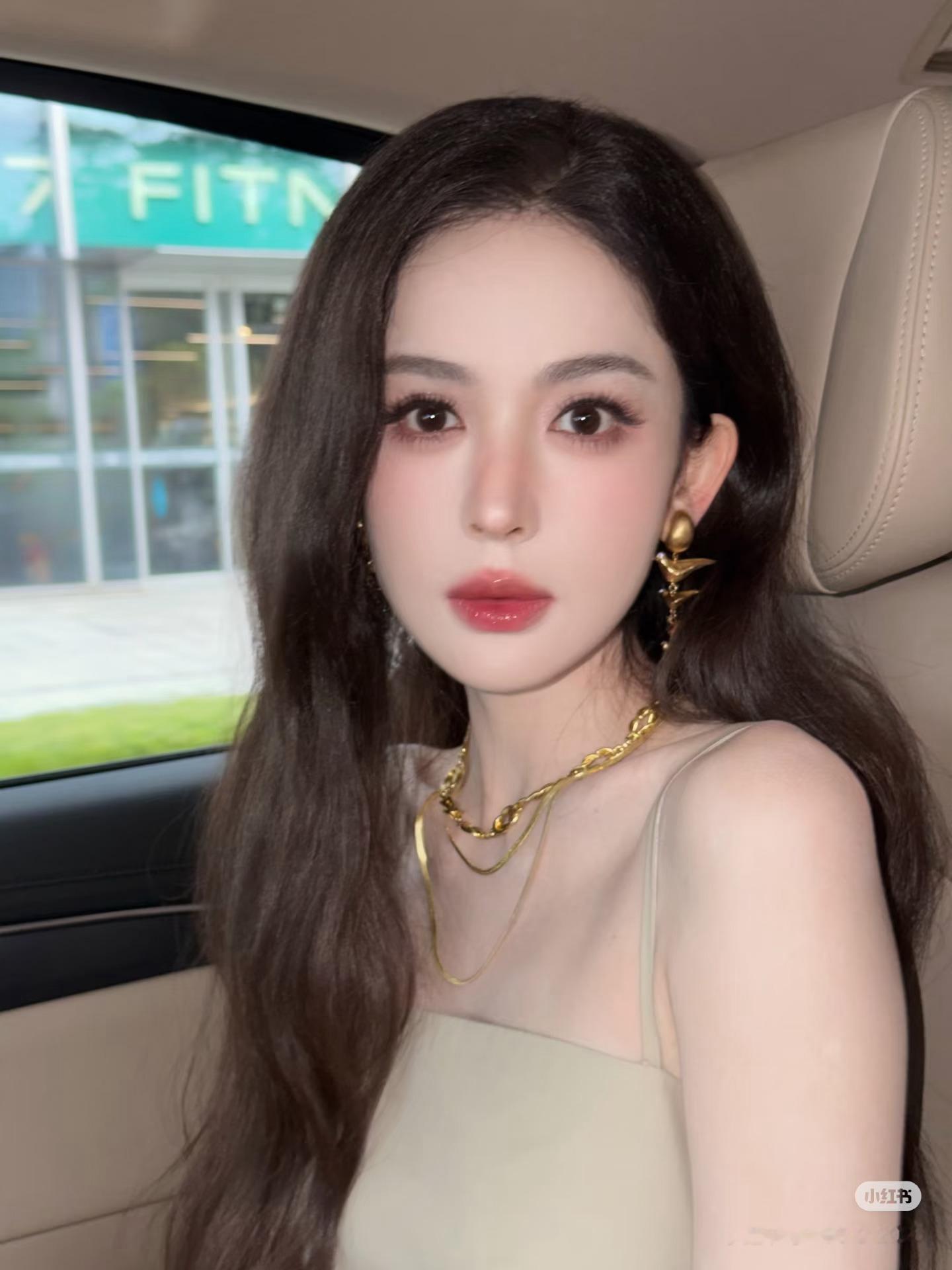 此女就这么留下六张live在杨单那～娜扎