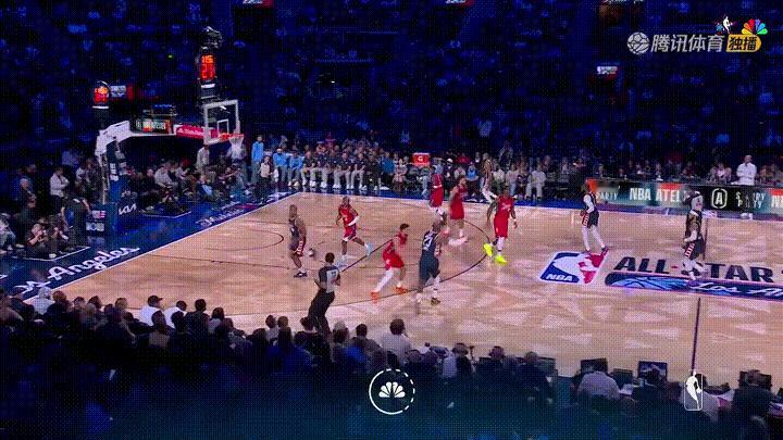 火箭超级巨星杜兰特真是太淡定了！在今天进行的美国条纹队和美国新星队的比赛中，当时