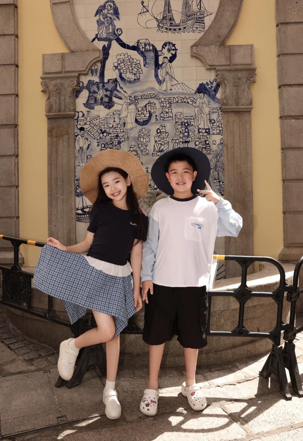 佟丽娅儿子朵朵和董璇女儿小酒窝就是青梅竹马的具体化。两人从小一起长大，从幼儿园