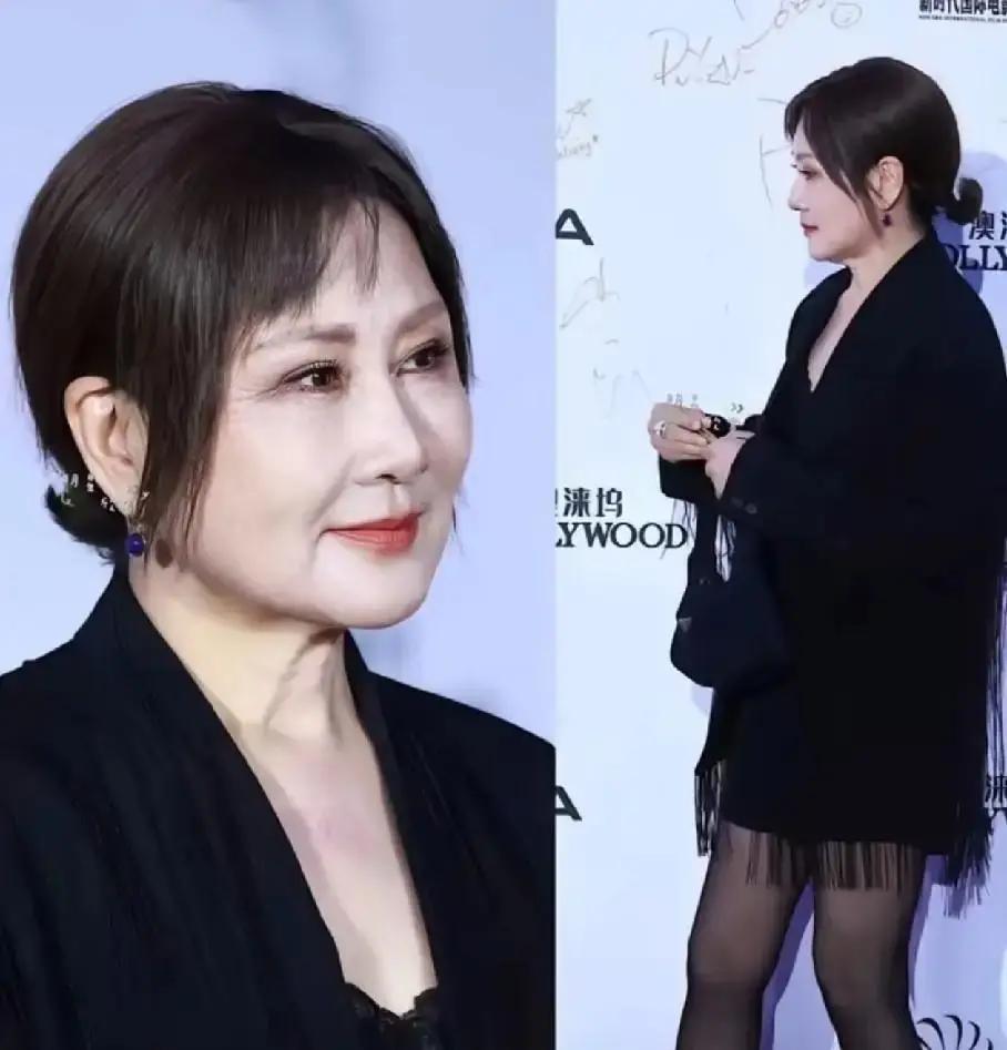 63岁张凯丽穿黑丝高跟鞋被嘲“扮嫩”。但你可能不知道，她已经掀起一场6000亿的