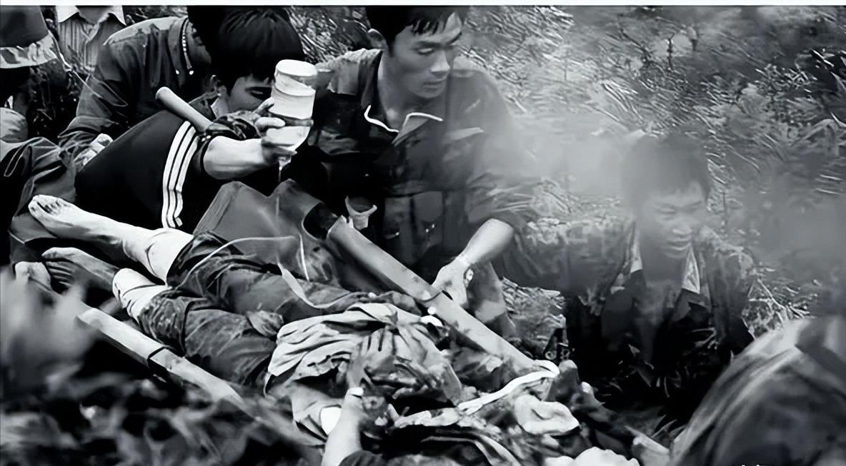 1984年冬天，南京军区的人在云南建了个火化场。韩亚清干事负责处理烈士遗体，第一