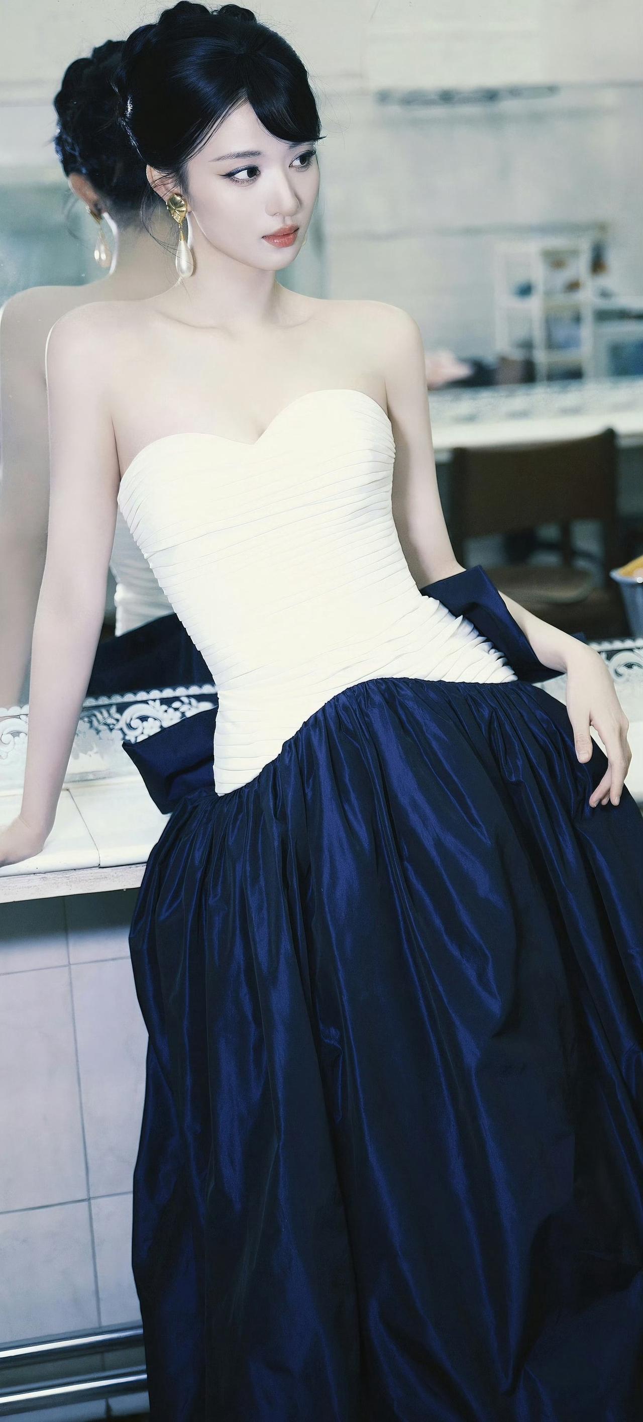 优雅蓝裙，复古风，气质女神，时尚大片王楚然！！