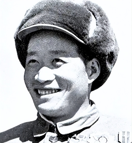 1964年，伟人得知奇袭白虎团的英雄排长从朝鲜战场归来已11年，却依然只是副连长