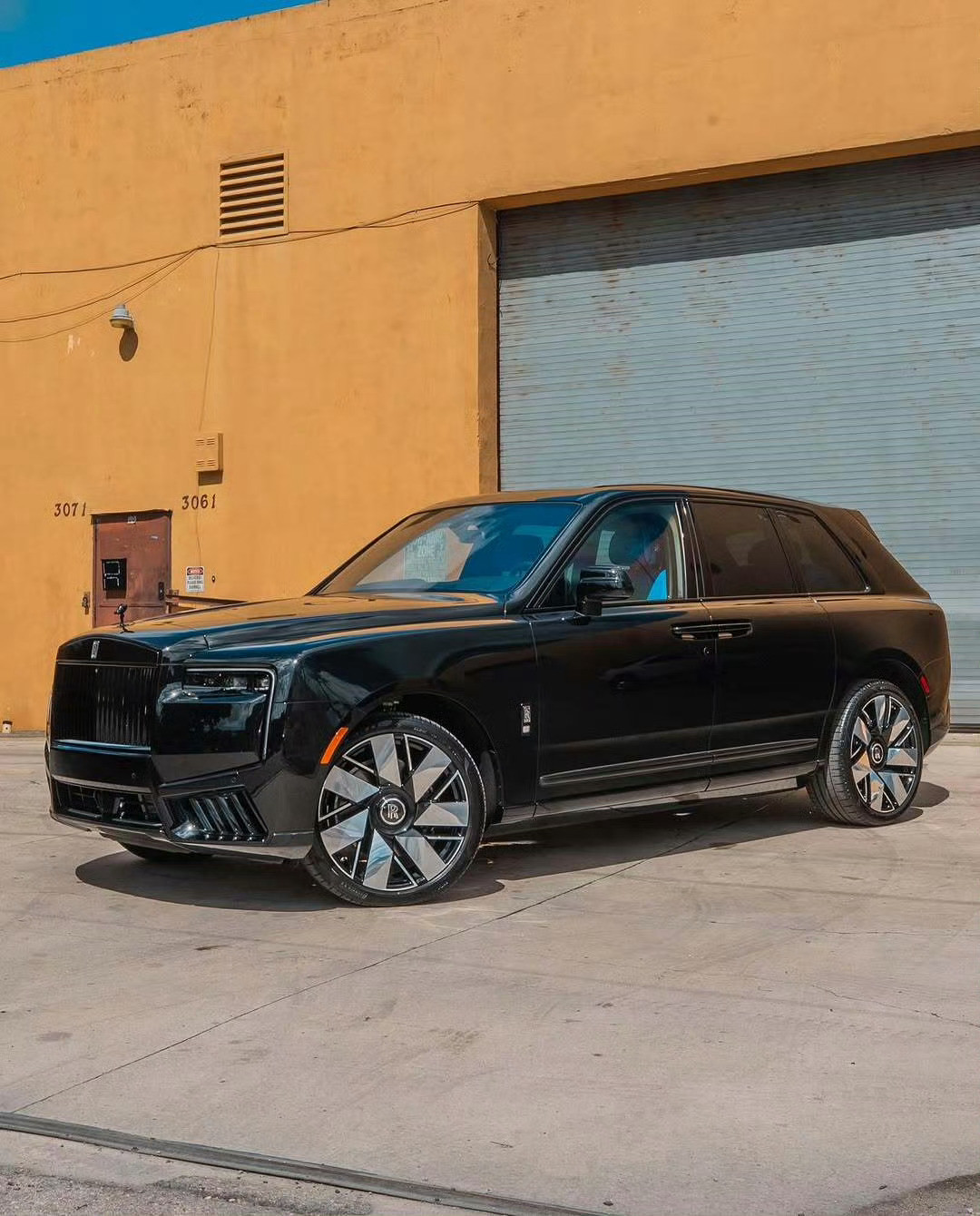 劳斯莱斯CullinanBlackBadge[墨镜][墨镜]​​​