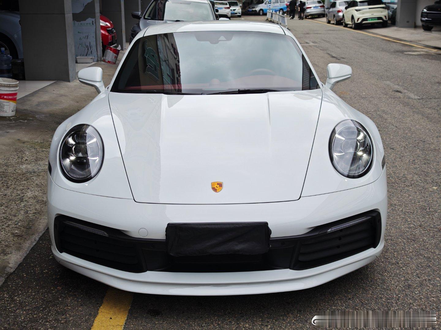保时捷911经典白红配色​配置单150万上牌2023年6月公里1.2万​车