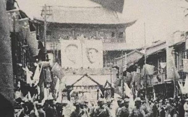 1975年，在功德林关押25年之久的军统特务周养浩被特赦出狱，国家准许他去任何地