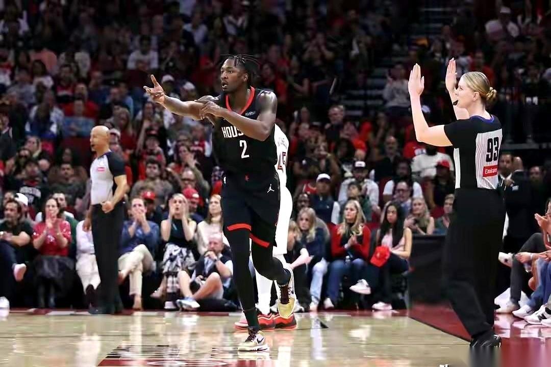 火箭队那份报价，直接拍在了芝加哥公牛的桌上。筹码清清楚楚：杰夫·格林，小贾巴里