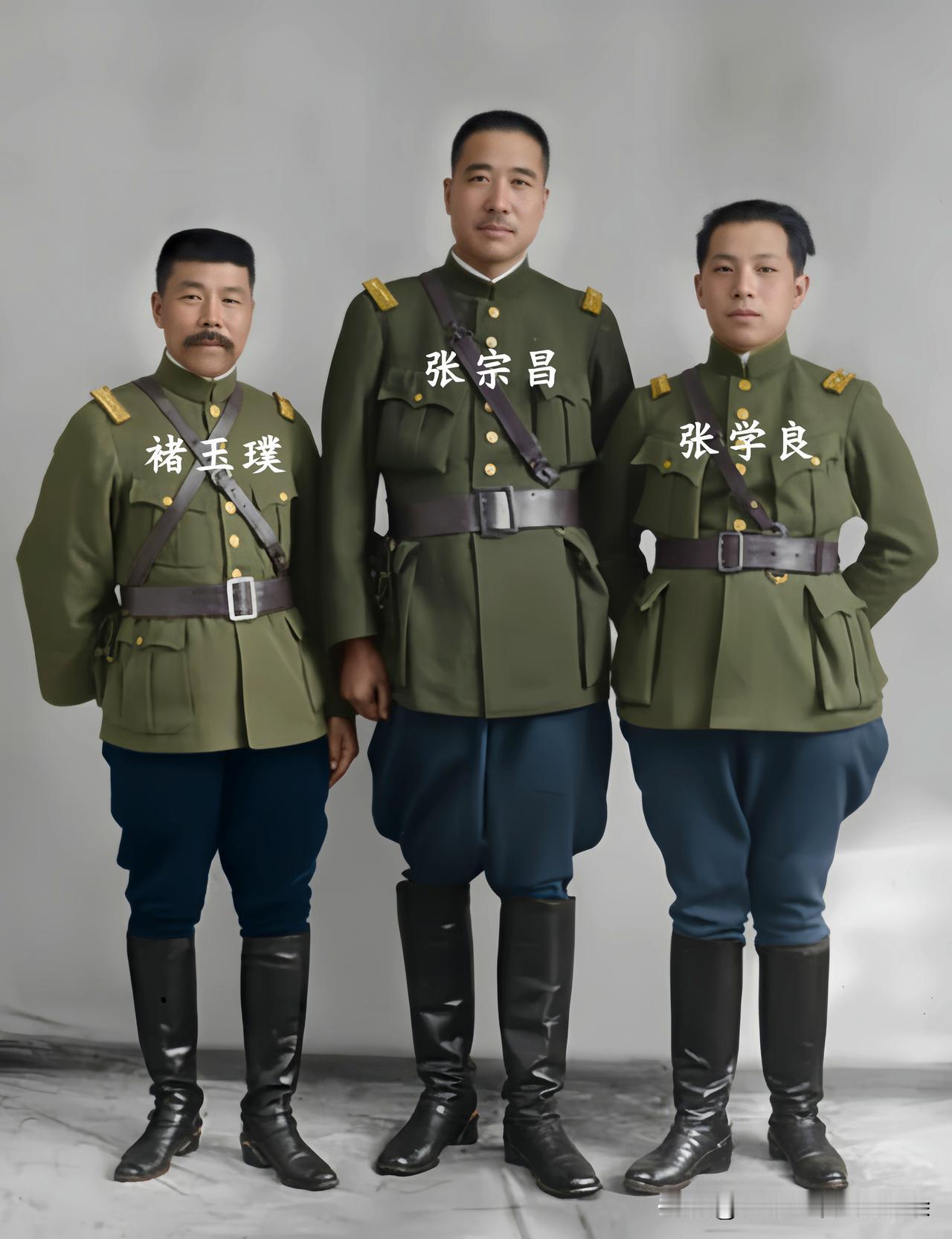 一九二七年，张学良与张宗昌及褚玉璞的戎装照。这并非演戏，也不是电视里的扮演者，而