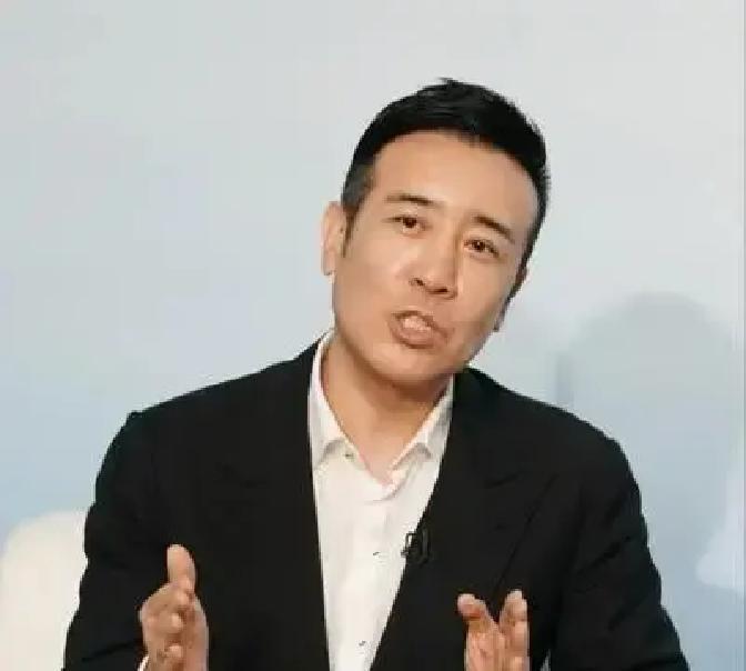 于和伟拿下视帝那晚，对着镜头说感谢家人。没人知道，这句话是说给三十年前病逝的大姐