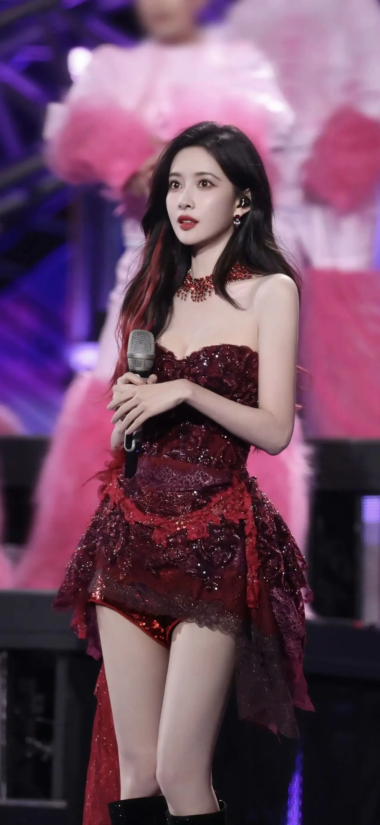 孟子义 新年红装