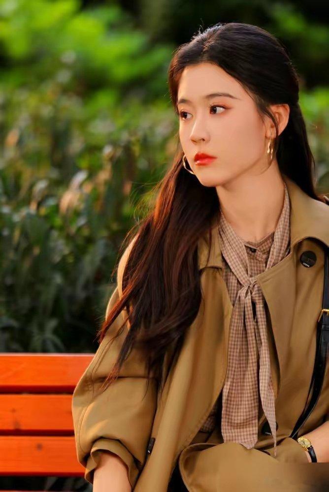 没试戏，编剧叶非夜直接点名要翟一莹。《红果》上线，热度5941万，新剧榜第一。这