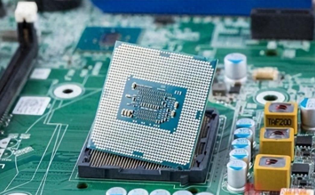 万万没想到，美国现在对中国使的招，跟当年整垮日本用的手段一模一样！如今他们计划已