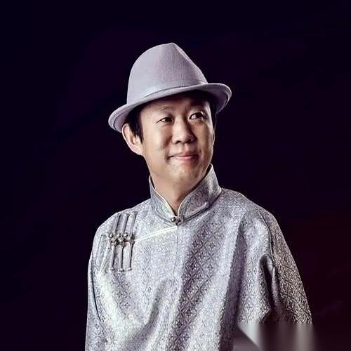 我妻子的胰腺癌，就是这么耽误的。屏幕里，大师在讲“不生气，不怨人，我错了”，屏