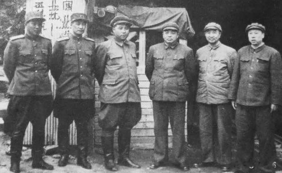 1955年大授衔后，远在大洋彼岸的李奇微看到报纸上十大元帅的名单后，命人送到麦克