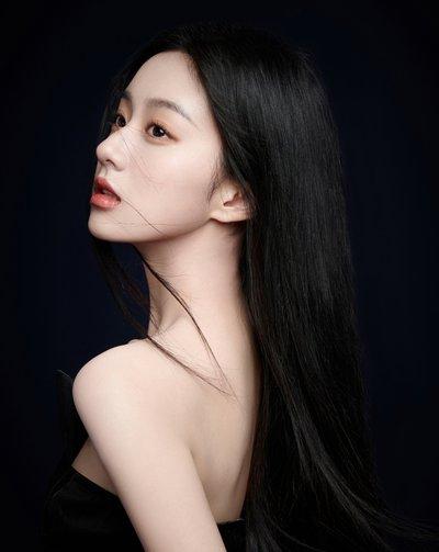 活跃在影视圈里个子不高的女演员你能想到谁？应该只有包上恩和鞠婧祎了吧，想不出还