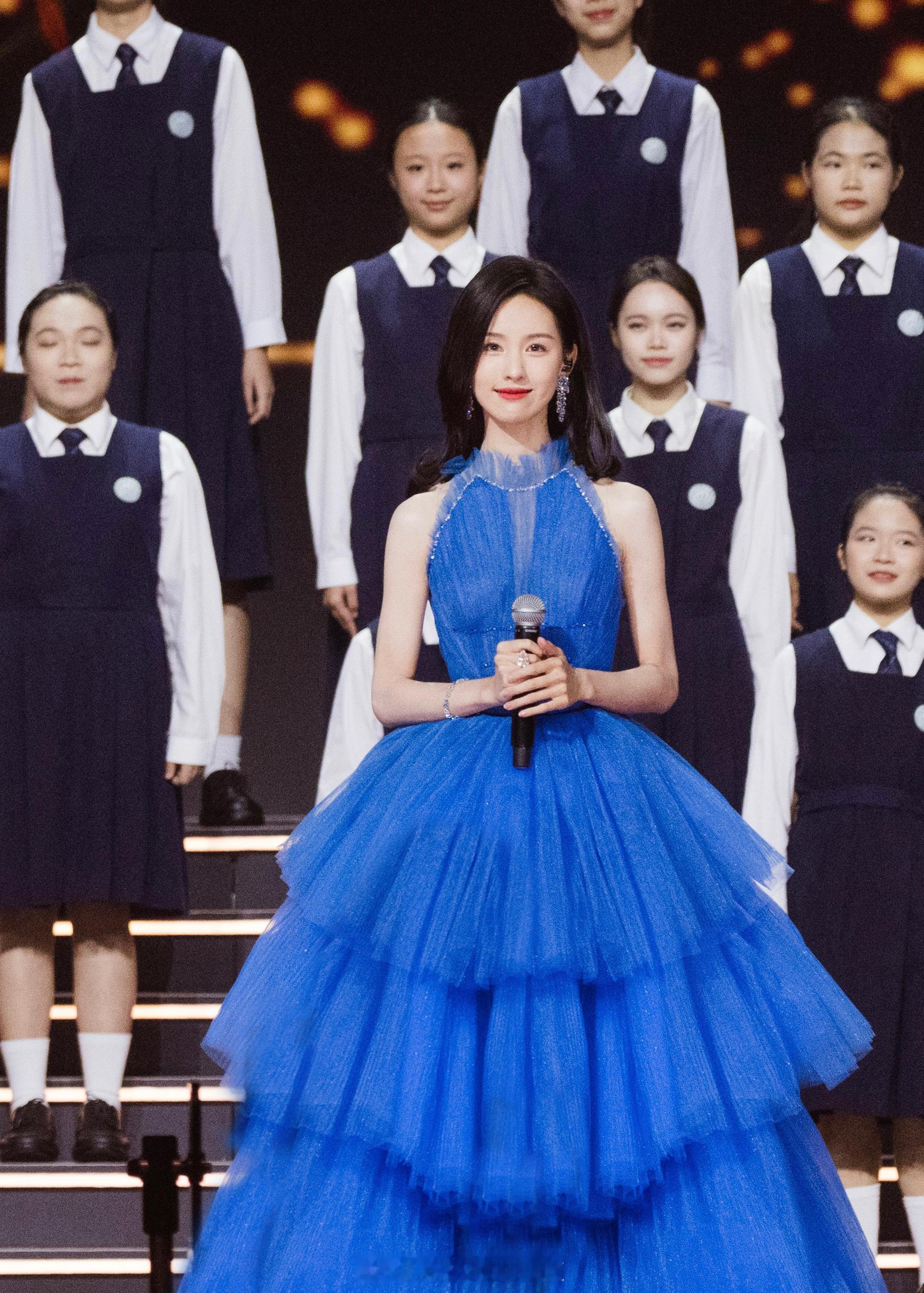 陈都灵蓝色魅力优雅迷人