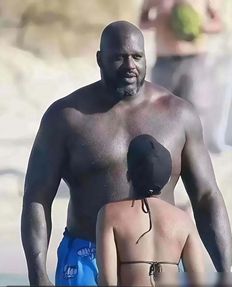 劝马特·巴恩斯卖隐私的人，自己被前妻出书捅刀。2011年离婚当天，奥尼尔拍着