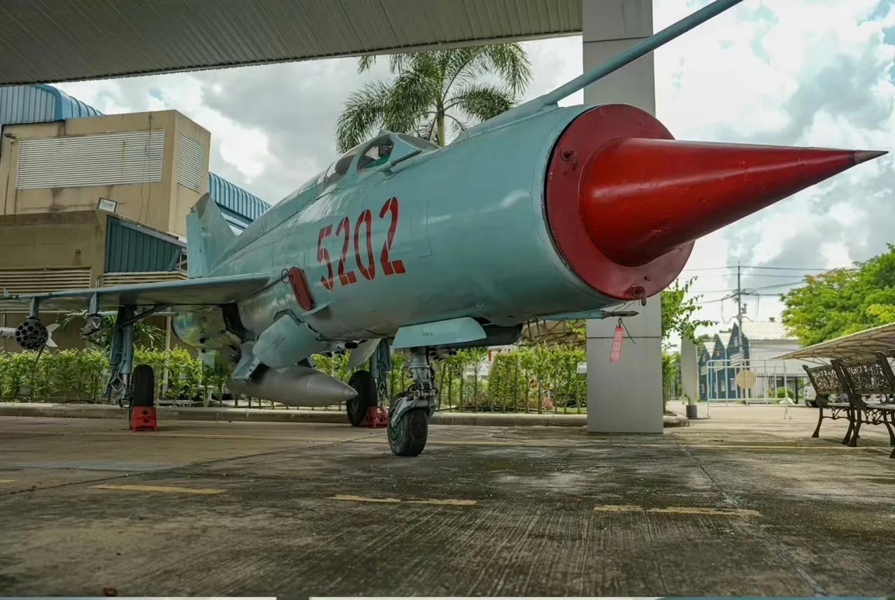 史蒂夫·里奇上尉来自北卡罗来纳州里兹维尔，于越南战场担任F-4“鬼怪”式飞机