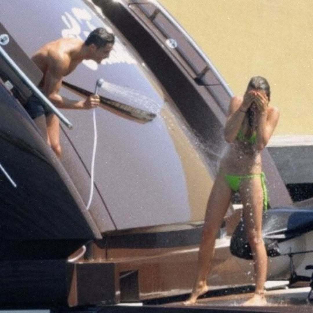 C罗c罗滋水的小狗