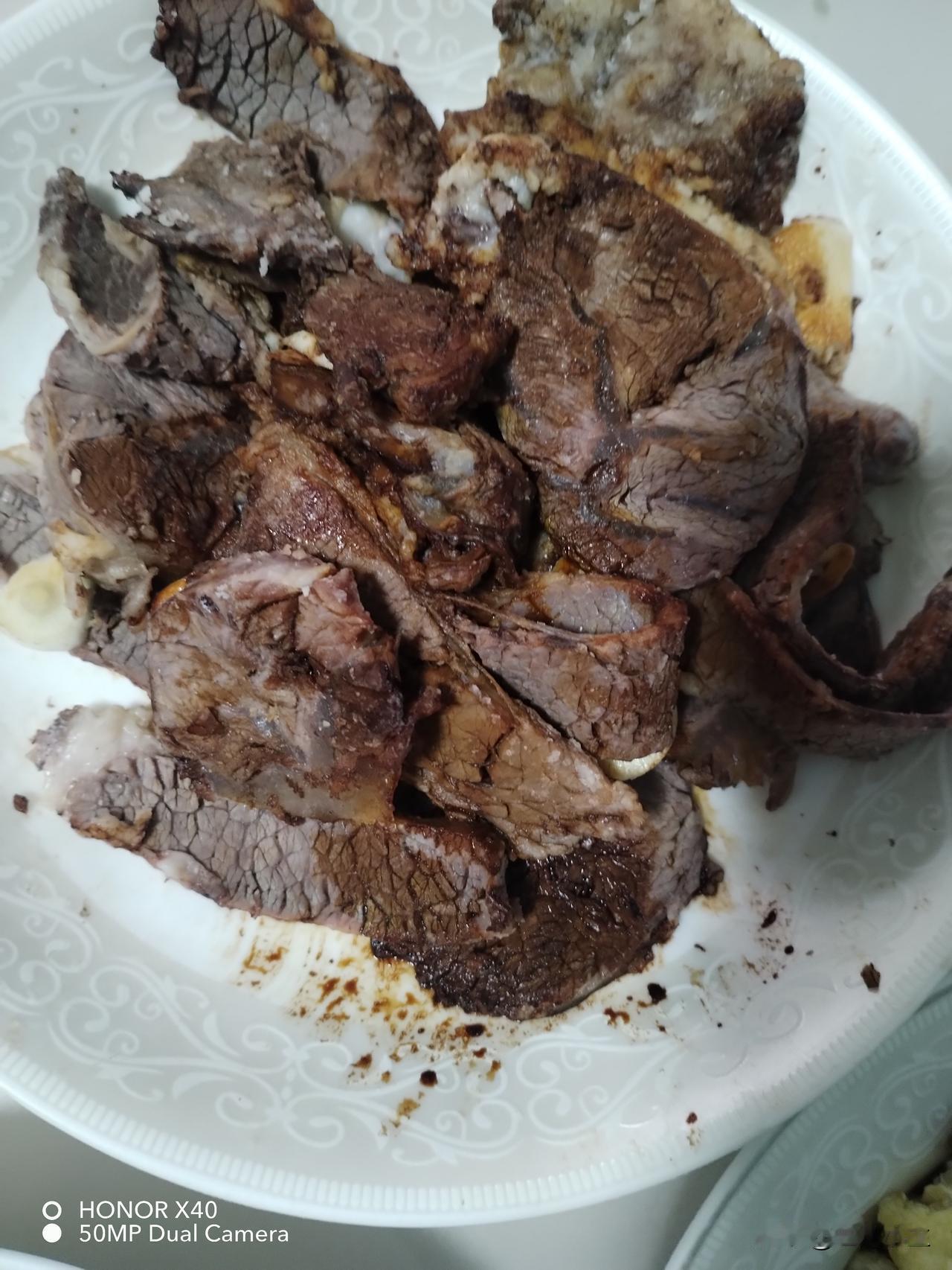 天很晚了，老公还在卖苹果，他的二维码不知放到哪里了，就用我的。我没出去却能收到钱