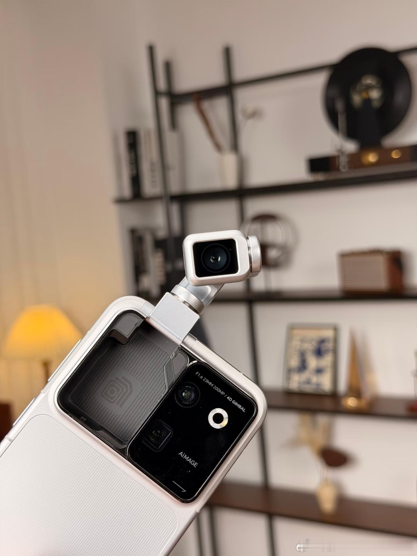 手机圈千篇一律，荣耀RobotPhone千变万化本来以为手机再怎么卷也就那样了结果荣耀直接放大招这台