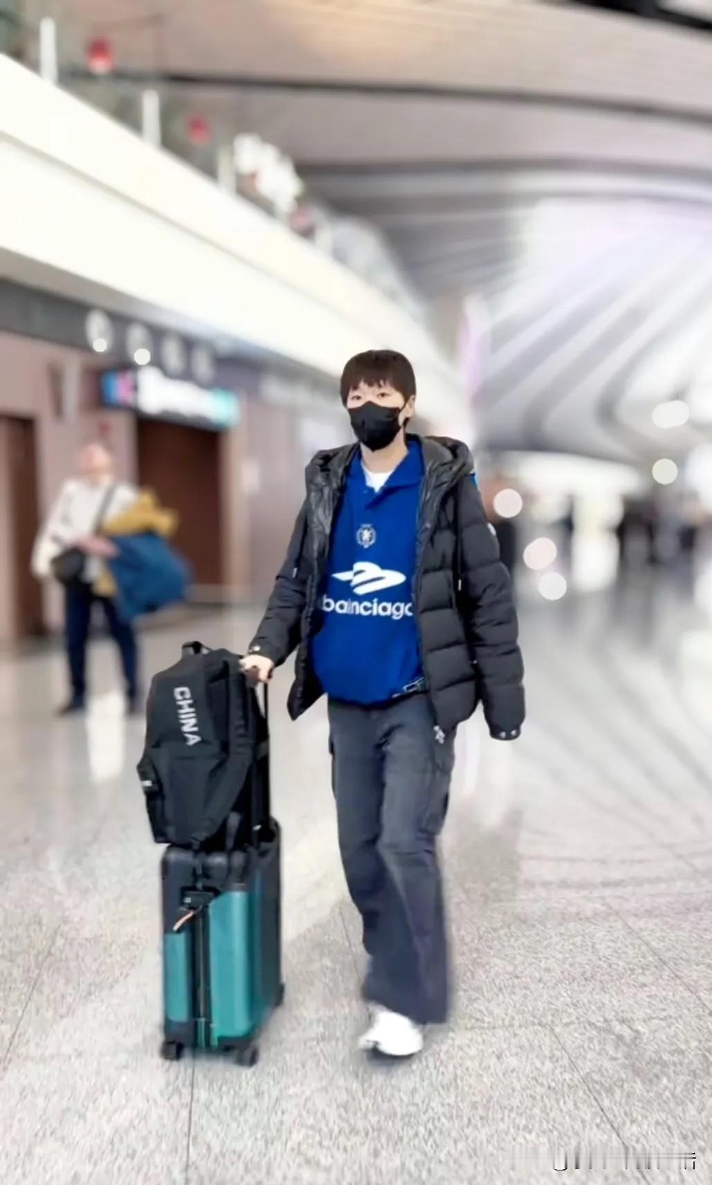 莎头退赛后为啥机场安静了，是其他运动员的热度和关注度不够高吗？我觉得这只是其中的