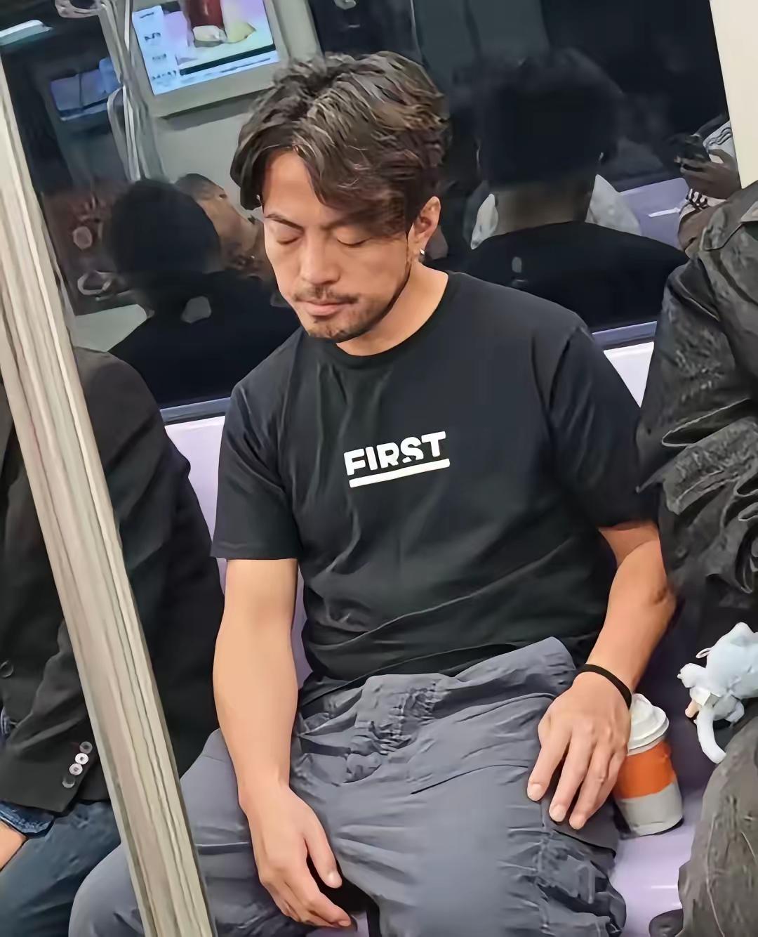 难怪大家感慨演员快要失业！网友在上海地铁偶遇《狂飙》唐小龙的扮演者林家川，没做任