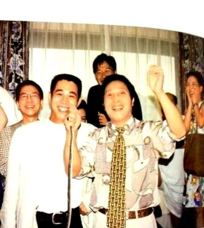 2005年，向华强很想把气功大师王林介绍给赌王何鸿燊，向华强一向很喜欢带着人家见