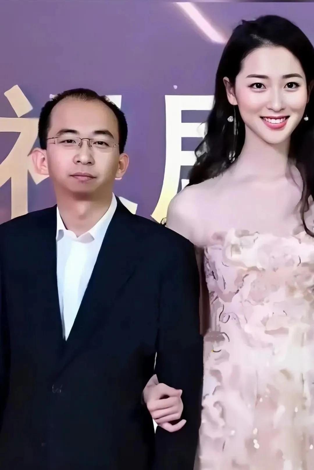 巨兴茂和孟久淇的婚姻，从曝光起就伴随着"鲜花插牛粪"的嘲讽，很多人觉得长相普通的