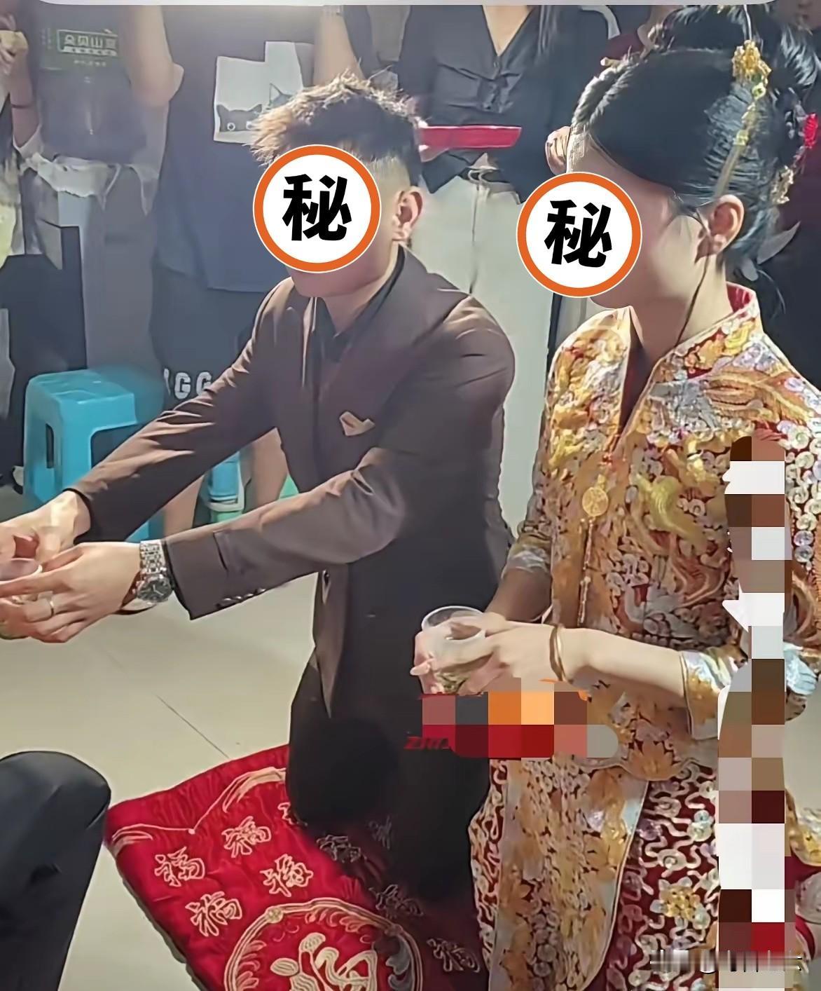 父母看不上的人千万不能嫁！结婚当天，新郎新娘跪地敬茶，新娘的父亲却拒绝接新郎的茶