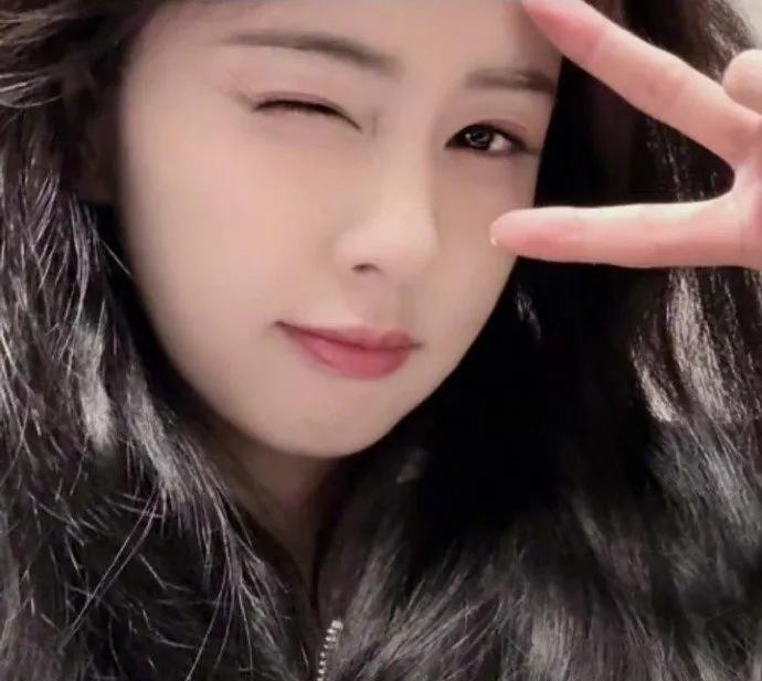 #白鹿水灵灵地翻了#水灵灵的菠萝水灵灵的妹儿～水灵灵的白鹿水灵灵地游～水灵