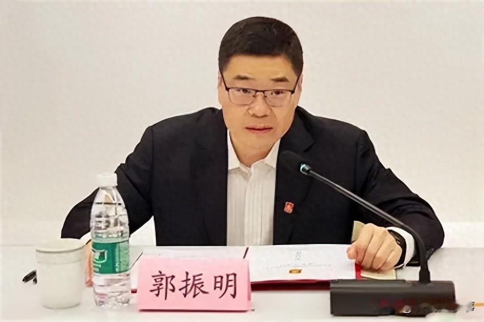 男篮亚运会失利后！篮协举办了一个男篮警示大会，不仅联赛各俱乐部领导出席，蓝协主席