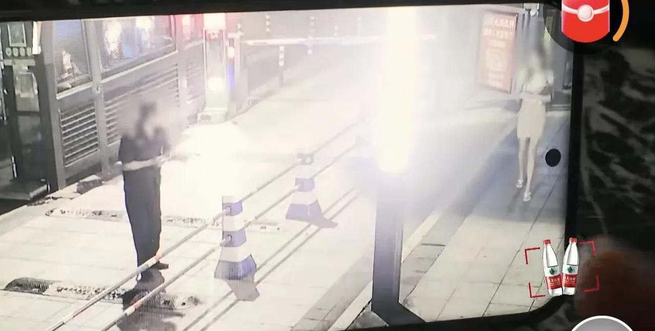 张先生保存监控录像、录音及投诉记录，证明保安的持续骚扰行为，要求公安机关依据《治