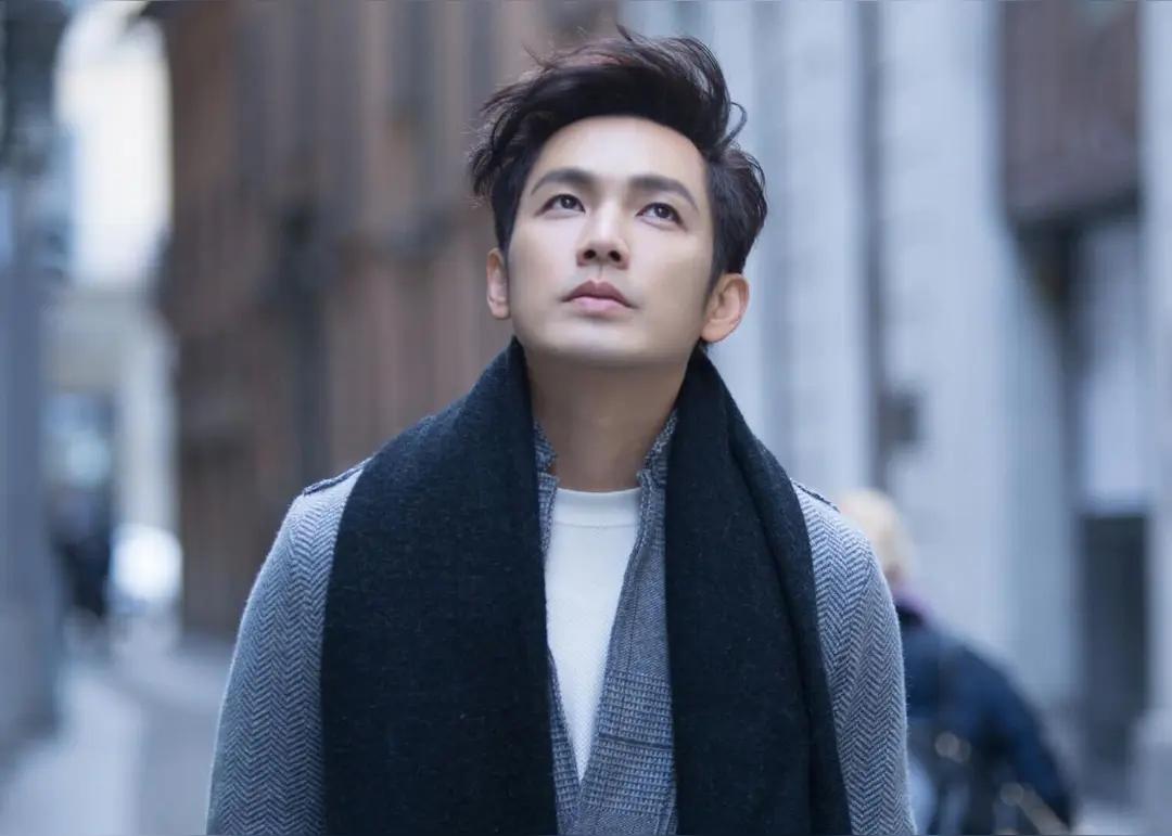 2023年拍《藏海传》时，郑晓龙找钟汉良出演男主的爹，钟汉良问:“为什么找我？”