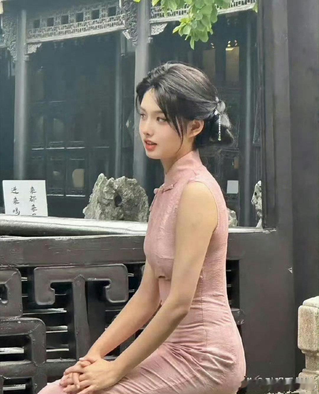 路人视角下的艾米，这颜值还是很顶的​