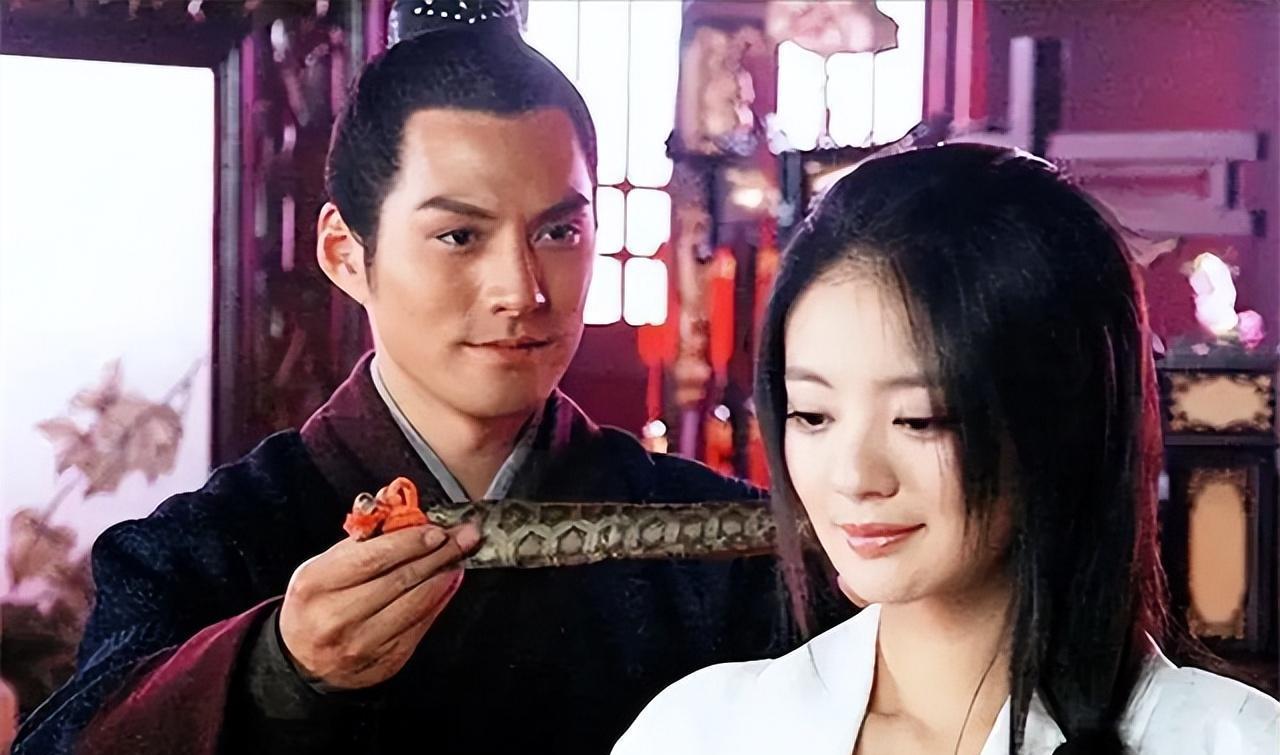 一天晚上，名妓李师师想着宋徽宗晚上不会再来找自己，于是就约了老相好周邦彦。然而正