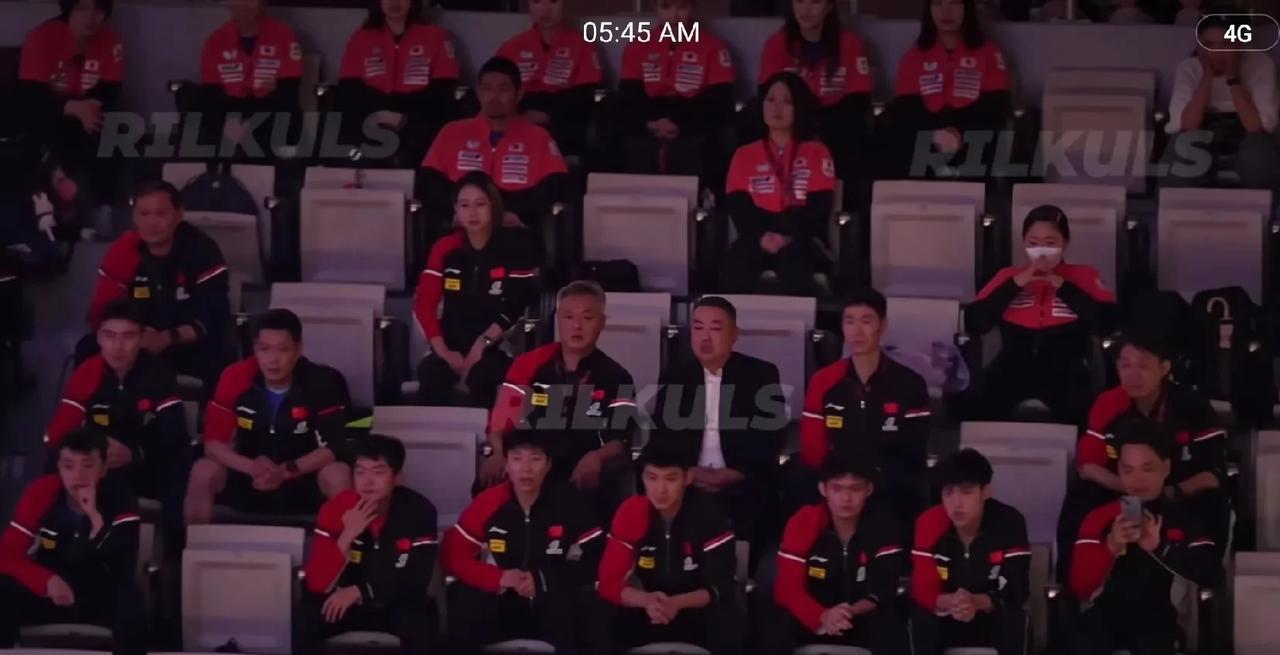 王皓看见了没，回国后你的这几个队员得加强团队的集体主义思想教育。要向唐僧一样每天