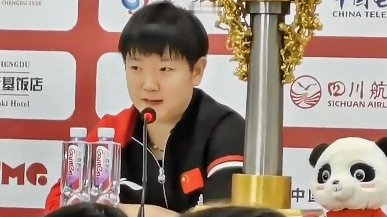 国乒夺得混团世界杯三连冠！赛后发布会，孙颖莎的高情商发言，真是“局里局气”[大笑