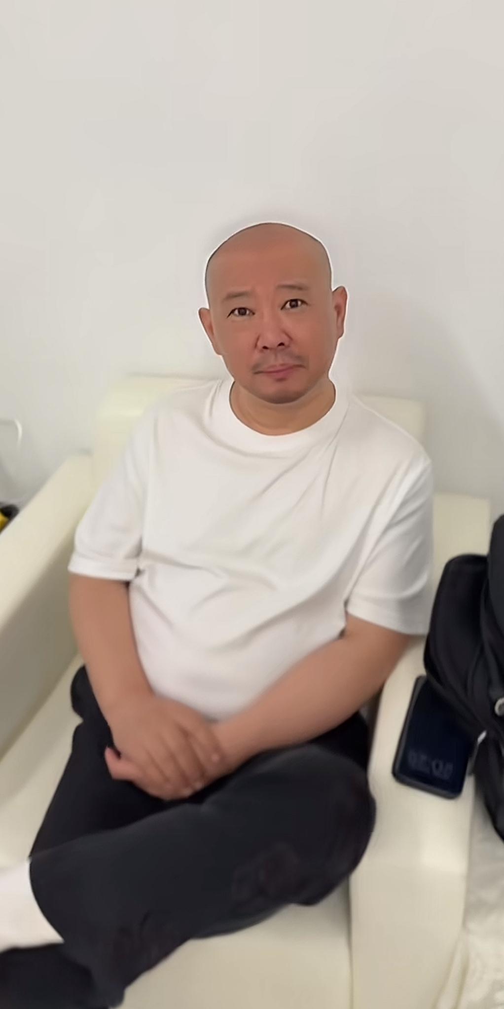 张鹤伦给师父郭德纲弄秃顶特效，评论区特别火爆，网友笑疯直呼张鹤伦胆真大！德云社张