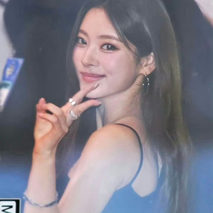杏奈公主这张脸就是最好的配饰展示台….​​​