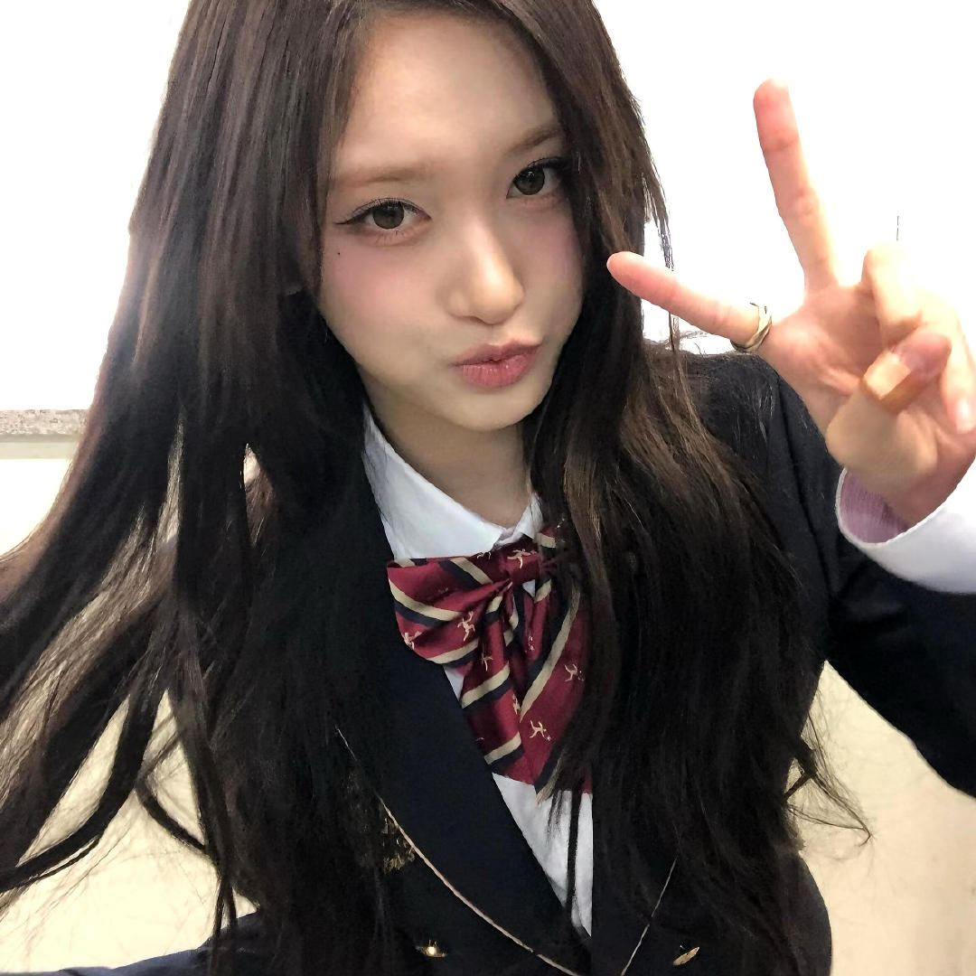 审美积累*韩系|ins|kpop|女爱豆|WeChat|校服|女高郑伊安ian|juun金主恩|林娜