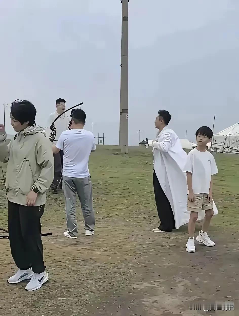 谁还记得一个细节去年湛兰跑国外见孙子说孙子为了见她特意去理的头发时间