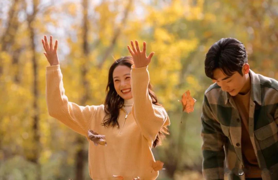 夫妻之间走到尽头的8件事。1、没有夫妻生活，互相分床睡，各不打扰。2、一