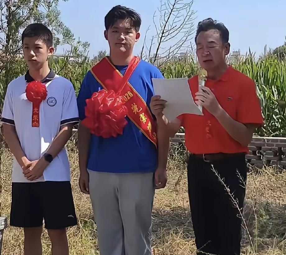 9月7日，老戏骨寇振海满脸红光上了热搜，原因竟是儿子考入名校9月7日，老戏骨寇
