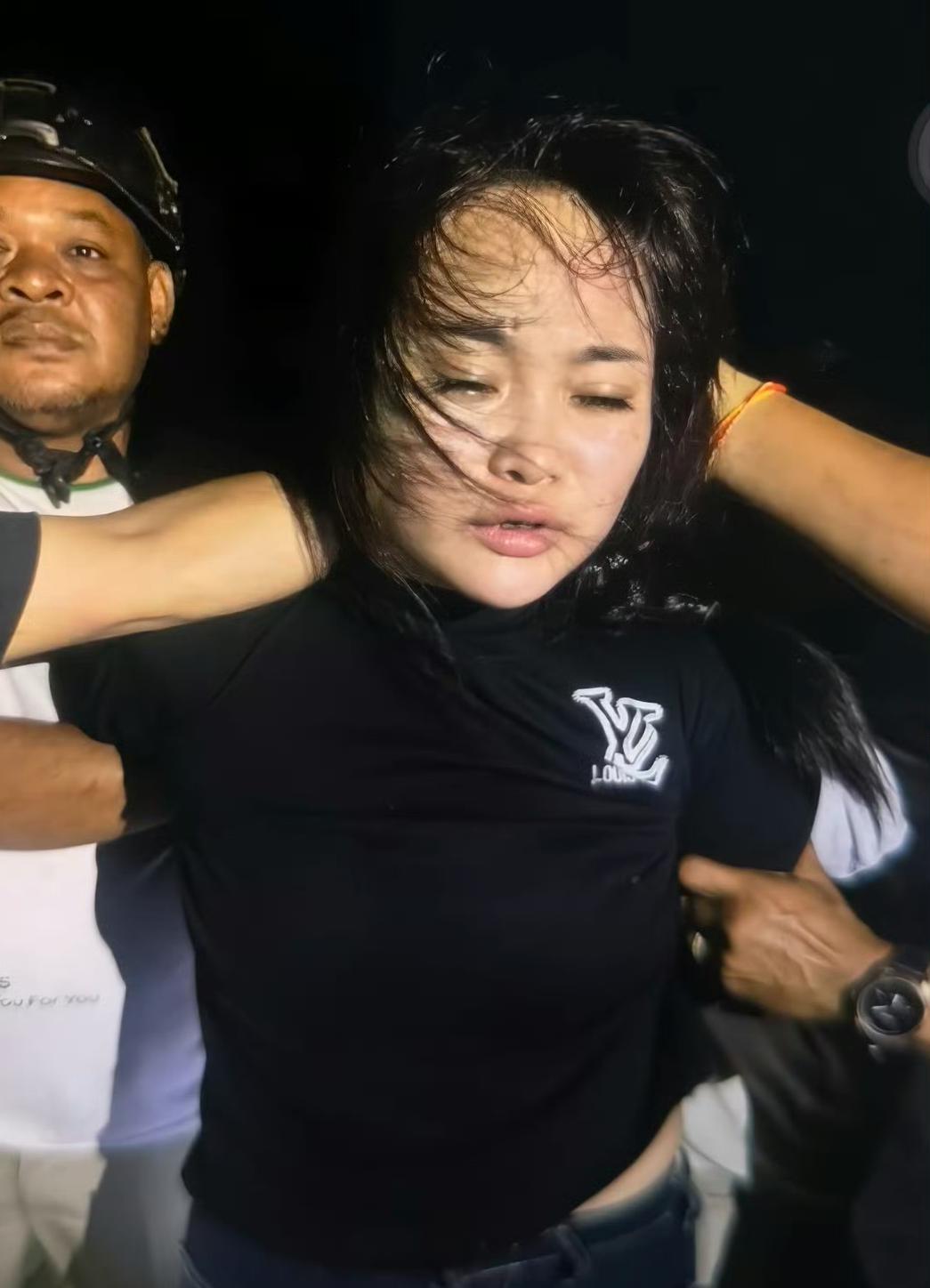 11月18日此女在柬埔寨法院单枪匹马勇救6名电诈分子，轰动整个东南亚，把柬埔寨警